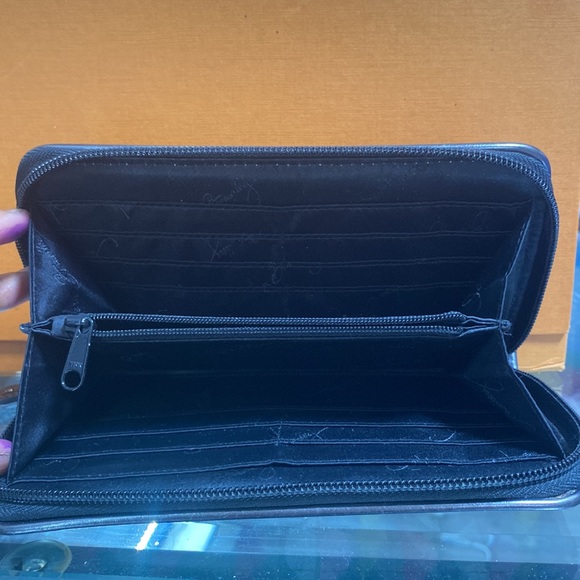 Vera Bradley Wallet - Picture 5 of 8